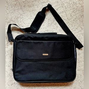 NWOT Targus Laptop Bag Messenger Bag